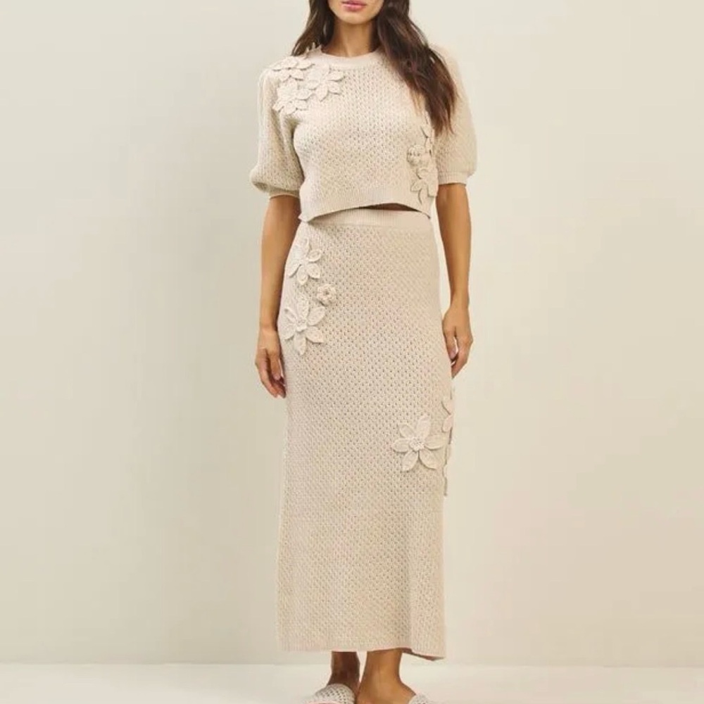 NWT 3D Floral Appliqué Knit top and skirt set Sz M